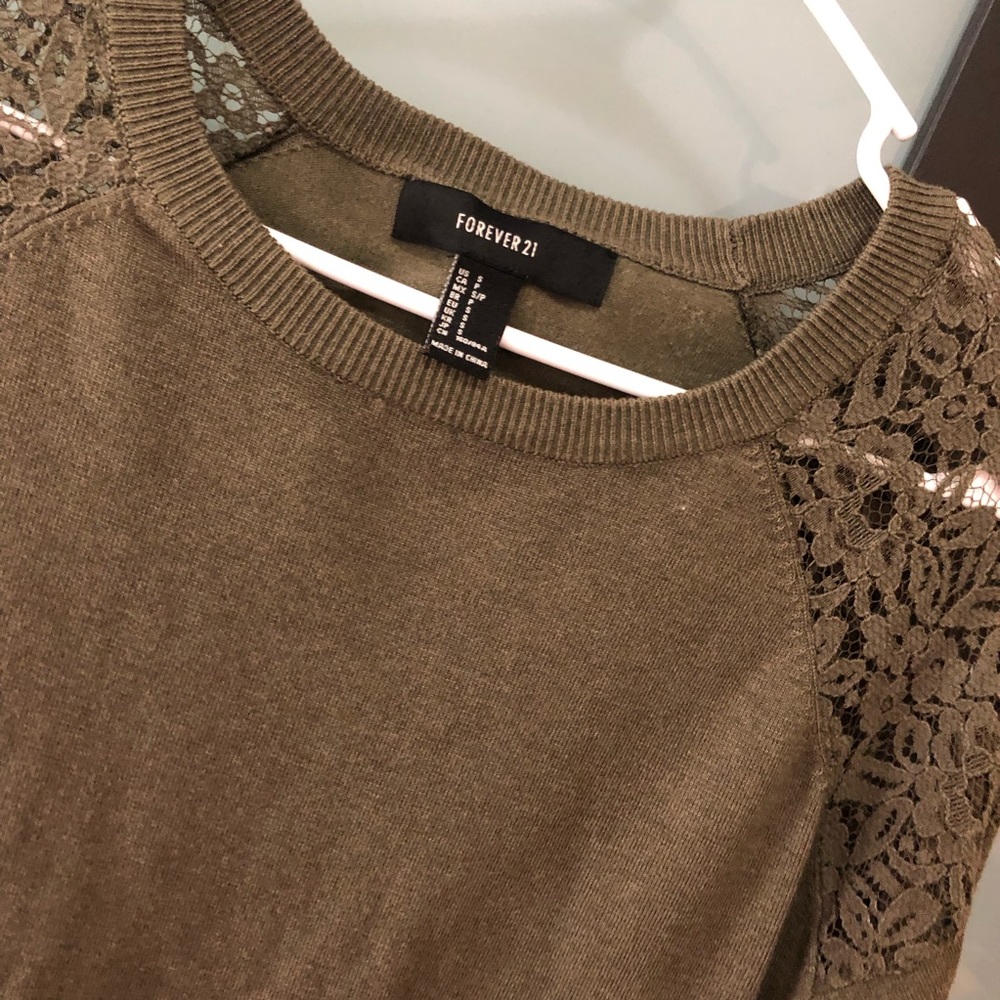 Lace shoulder pullover - Picture 2 of 2